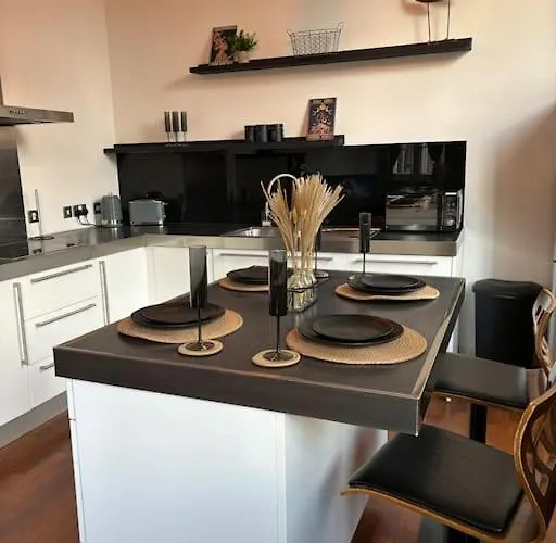 Unique Cathedral Quarter Victorian Apartment