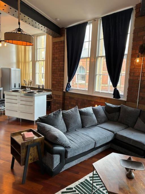 Unique Cathedral Quarter Victorian Apartment